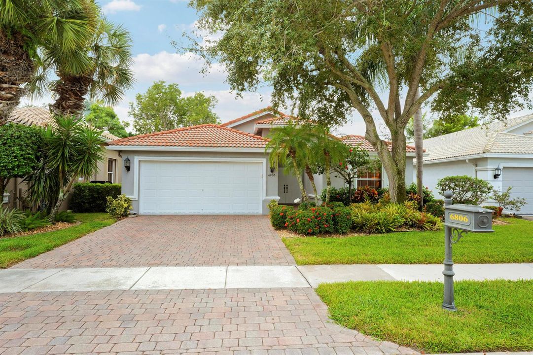 Front of 6806 Rienzo Street