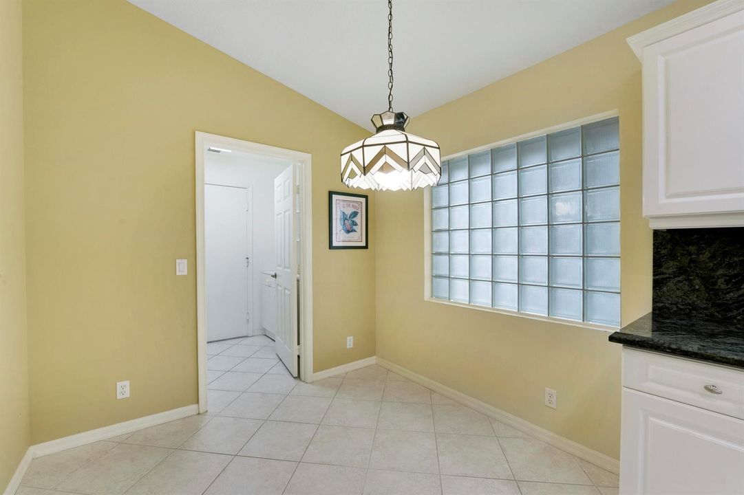 Kitchen/Breakfast Area
