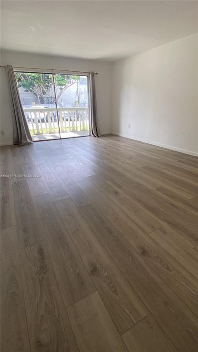 For Rent: $1,600 (1 beds, 1 baths, 740 Square Feet)