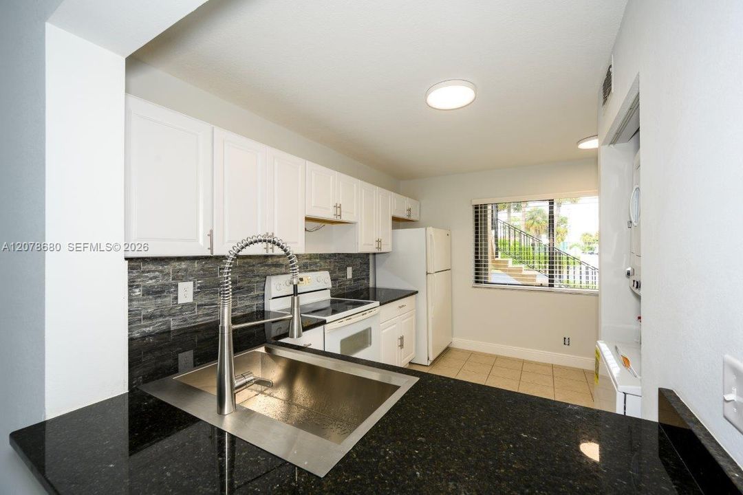For Rent: $2,200 (2 beds, 2 baths, 1150 Square Feet)