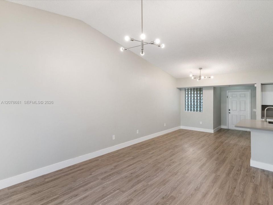 For Rent: $2,350 (2 beds, 2 baths, 1000 Square Feet)
