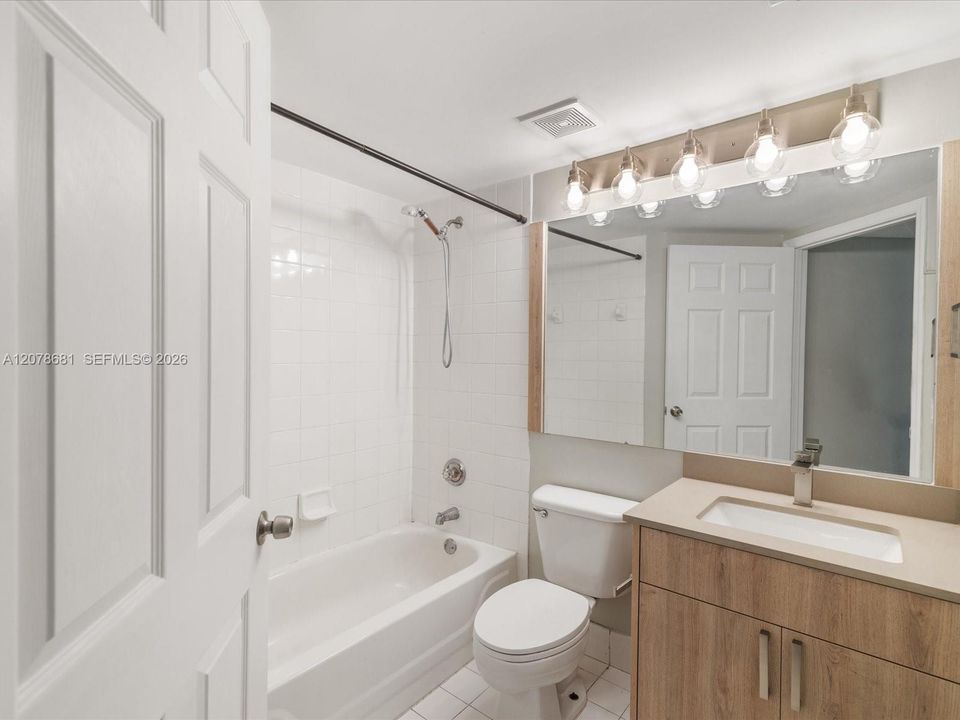 For Rent: $2,350 (2 beds, 2 baths, 1000 Square Feet)