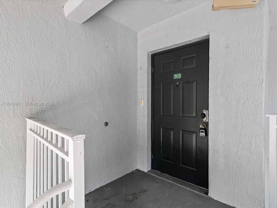 For Rent: $2,350 (2 beds, 2 baths, 1000 Square Feet)