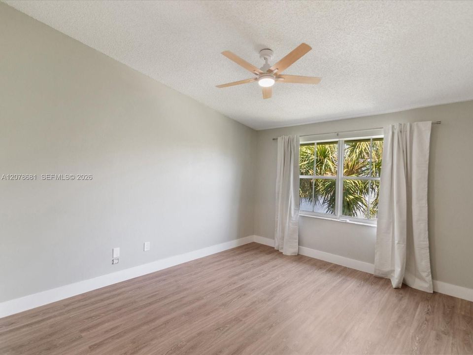 For Rent: $2,350 (2 beds, 2 baths, 1000 Square Feet)