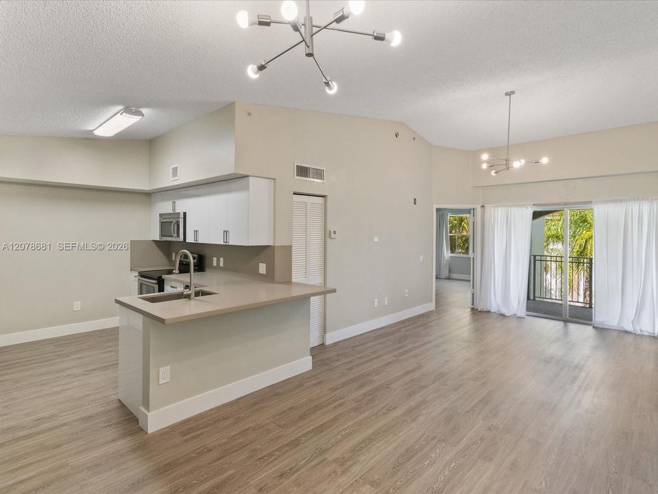 For Rent: $2,350 (2 beds, 2 baths, 1000 Square Feet)