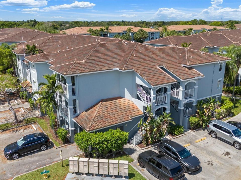 For Rent: $2,350 (2 beds, 2 baths, 1000 Square Feet)