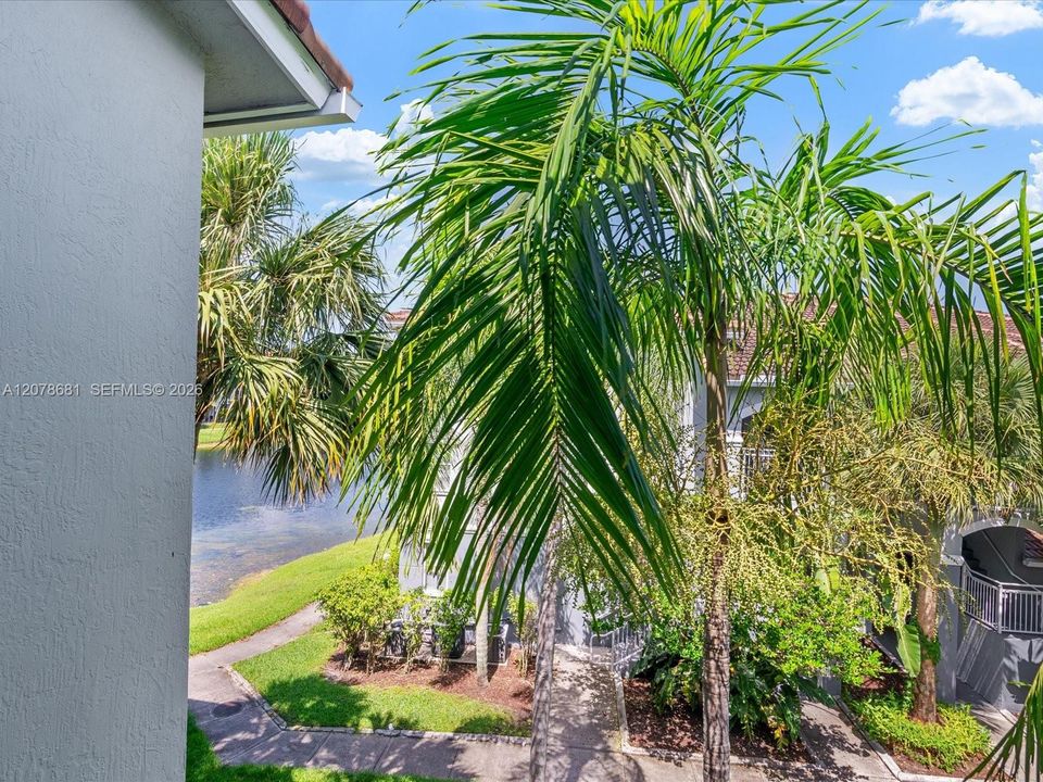 For Rent: $2,350 (2 beds, 2 baths, 1000 Square Feet)