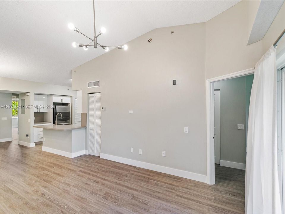 For Rent: $2,350 (2 beds, 2 baths, 1000 Square Feet)