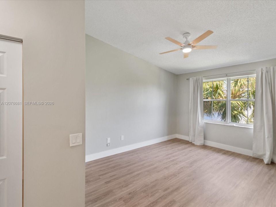 For Rent: $2,350 (2 beds, 2 baths, 1000 Square Feet)