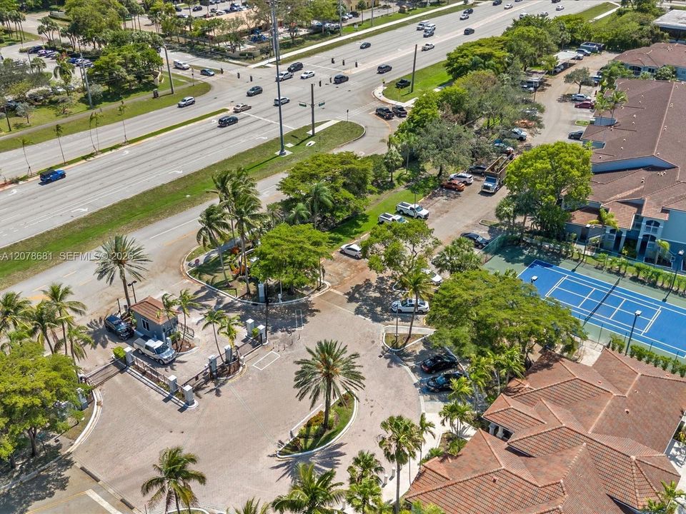 For Rent: $2,350 (2 beds, 2 baths, 1000 Square Feet)