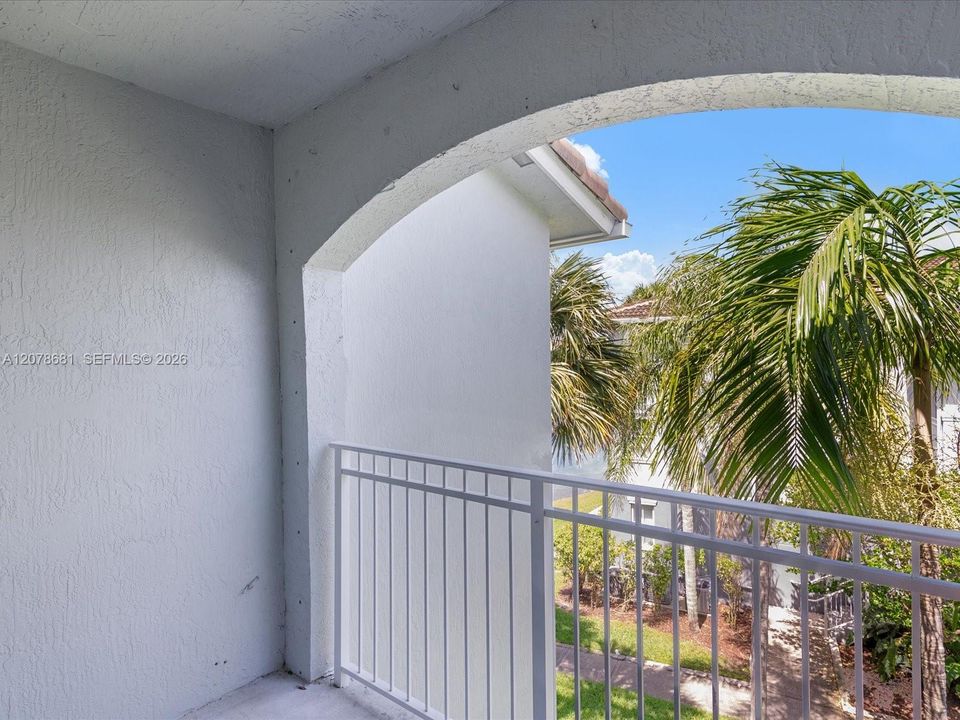 For Rent: $2,350 (2 beds, 2 baths, 1000 Square Feet)
