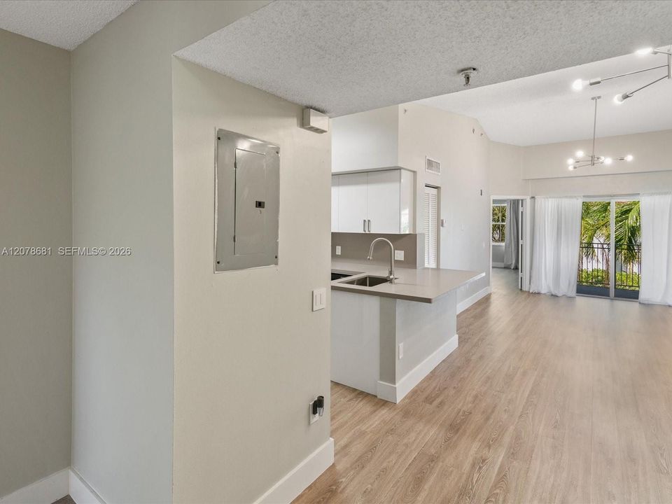 For Rent: $2,350 (2 beds, 2 baths, 1000 Square Feet)