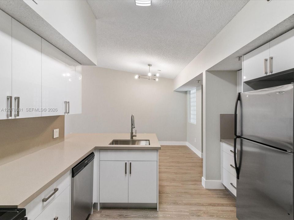 For Rent: $2,350 (2 beds, 2 baths, 1000 Square Feet)