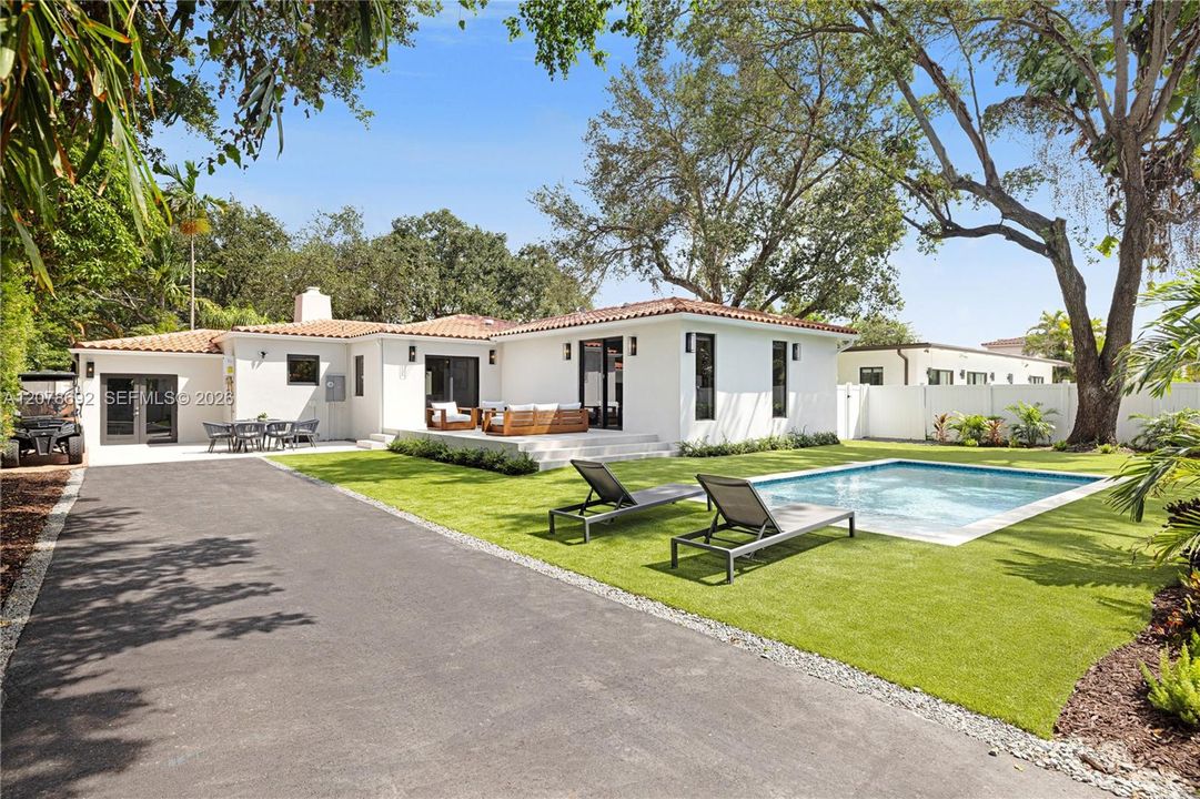 : $2,222,000 (4 camas, 3 baños, 2227 Pies cuadrados)