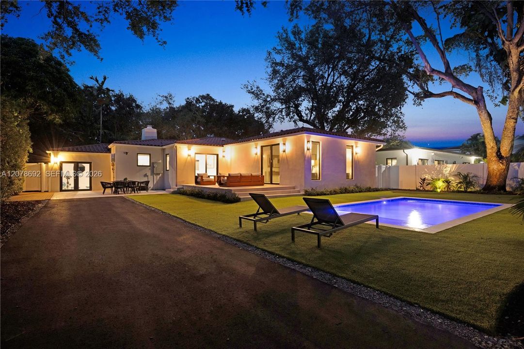 : $2,222,000 (4 camas, 3 baños, 2227 Pies cuadrados)