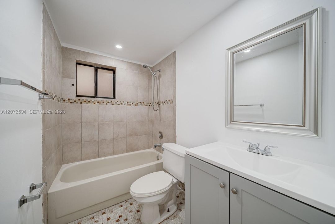 En Venta: $265,000 (2 camas, 2 baños, 965 Pies cuadrados)