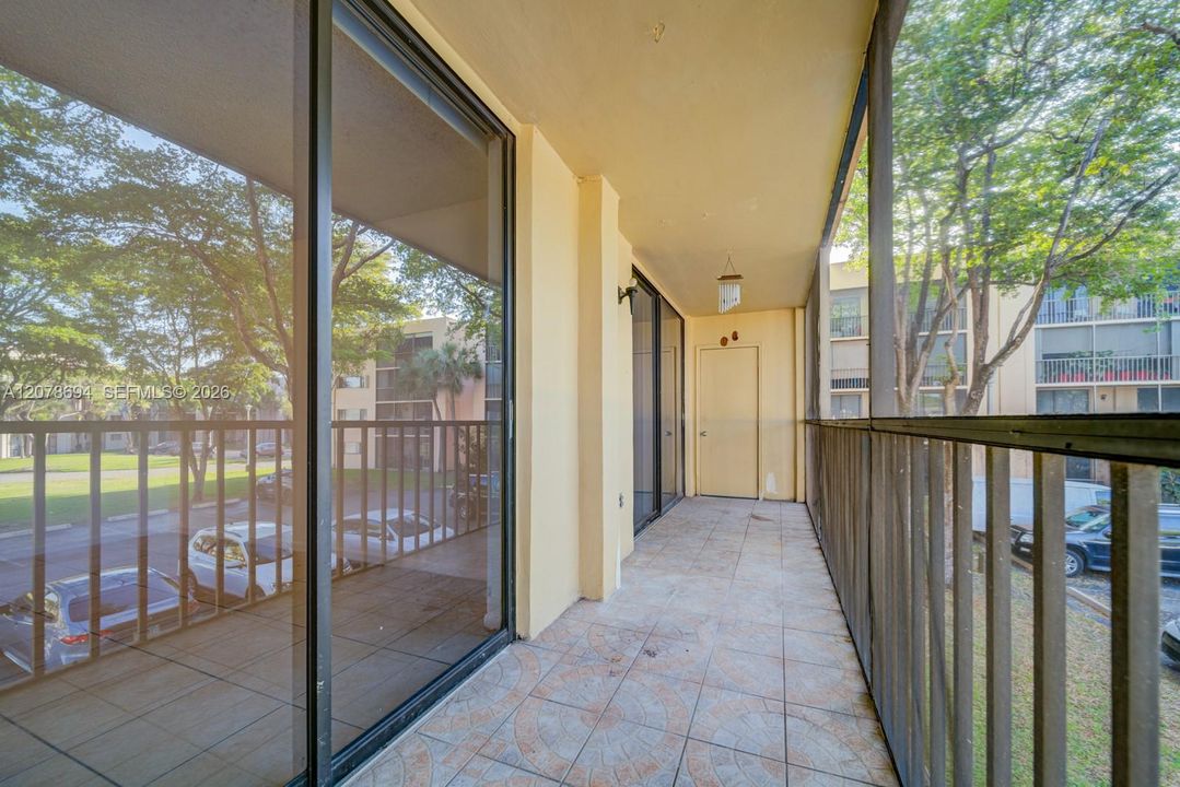 En Venta: $265,000 (2 camas, 2 baños, 965 Pies cuadrados)
