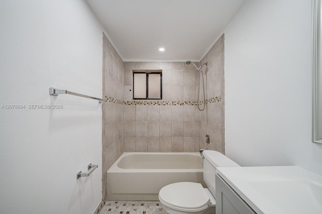 En Venta: $265,000 (2 camas, 2 baños, 965 Pies cuadrados)