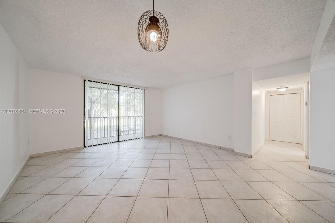 En Venta: $265,000 (2 camas, 2 baños, 965 Pies cuadrados)