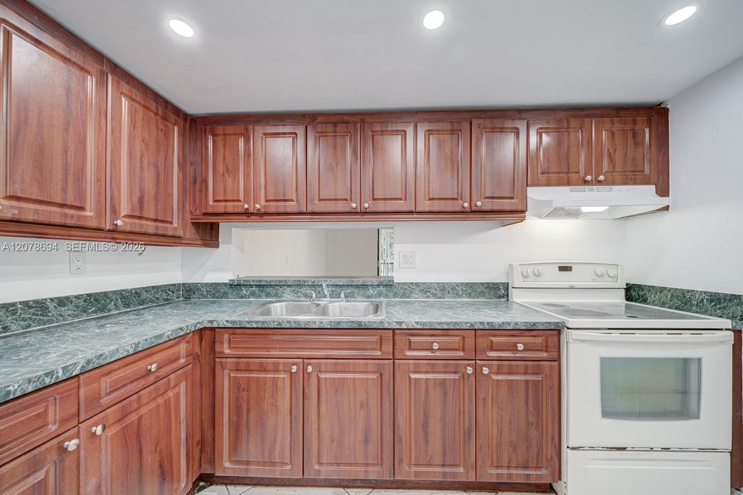 En Venta: $265,000 (2 camas, 2 baños, 965 Pies cuadrados)