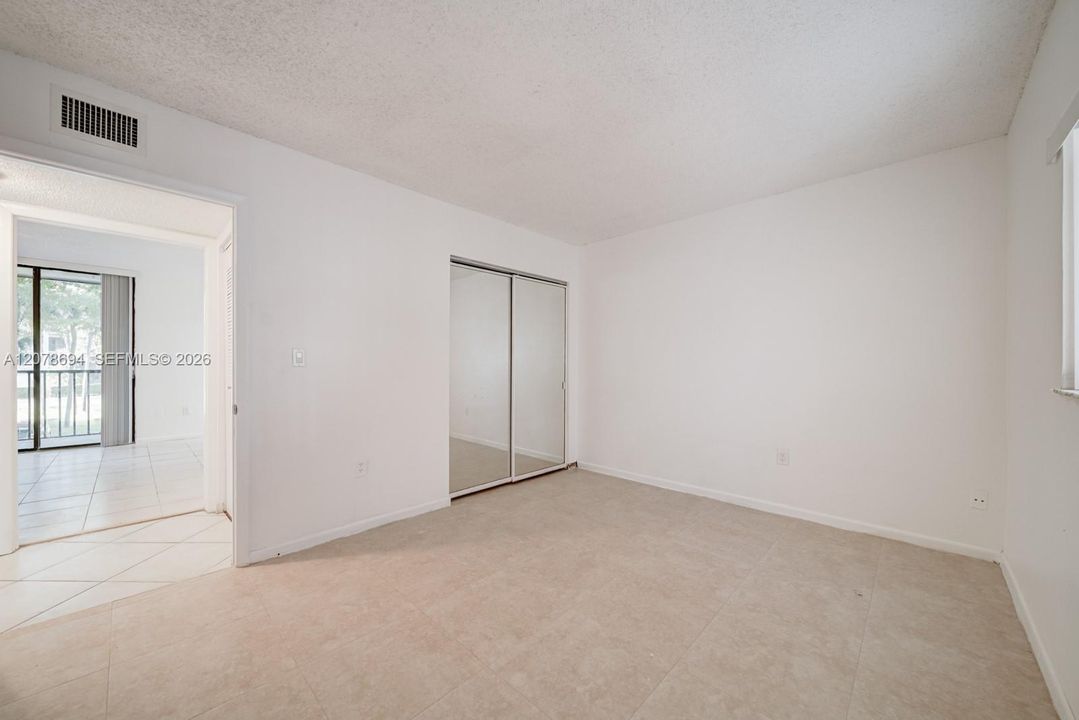 En Venta: $265,000 (2 camas, 2 baños, 965 Pies cuadrados)