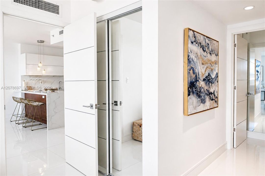 En Venta: $875,000 (1 camas, 2 baños, 890 Pies cuadrados)