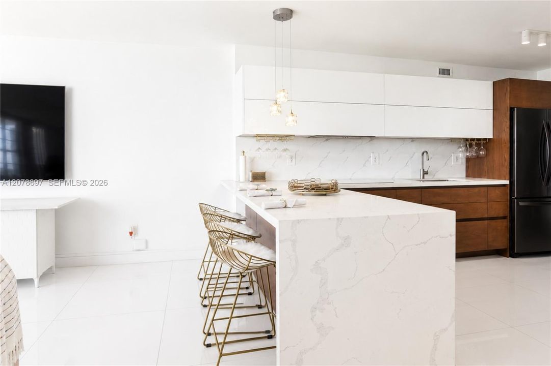 En Venta: $875,000 (1 camas, 2 baños, 890 Pies cuadrados)