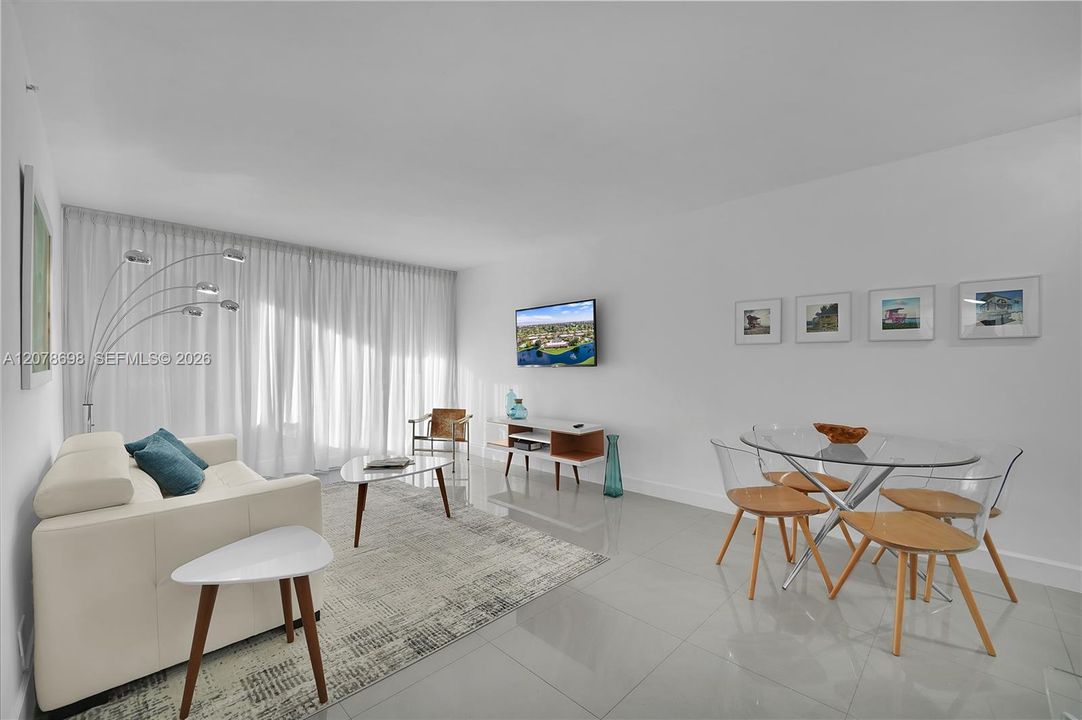 For Rent: $3,400 (1 beds, 1 baths, 726 Square Feet)