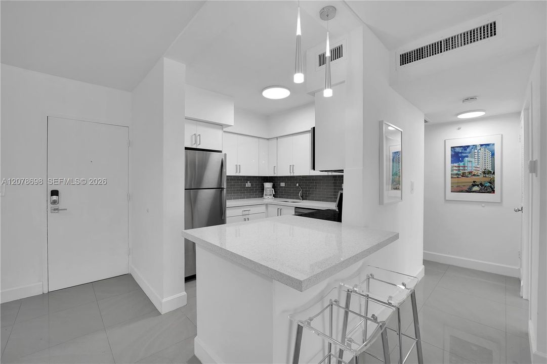 For Rent: $3,400 (1 beds, 1 baths, 726 Square Feet)