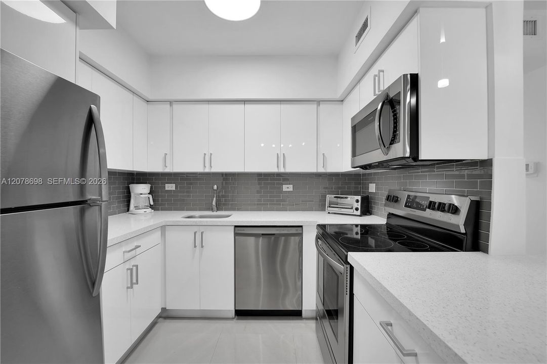 For Rent: $3,400 (1 beds, 1 baths, 726 Square Feet)