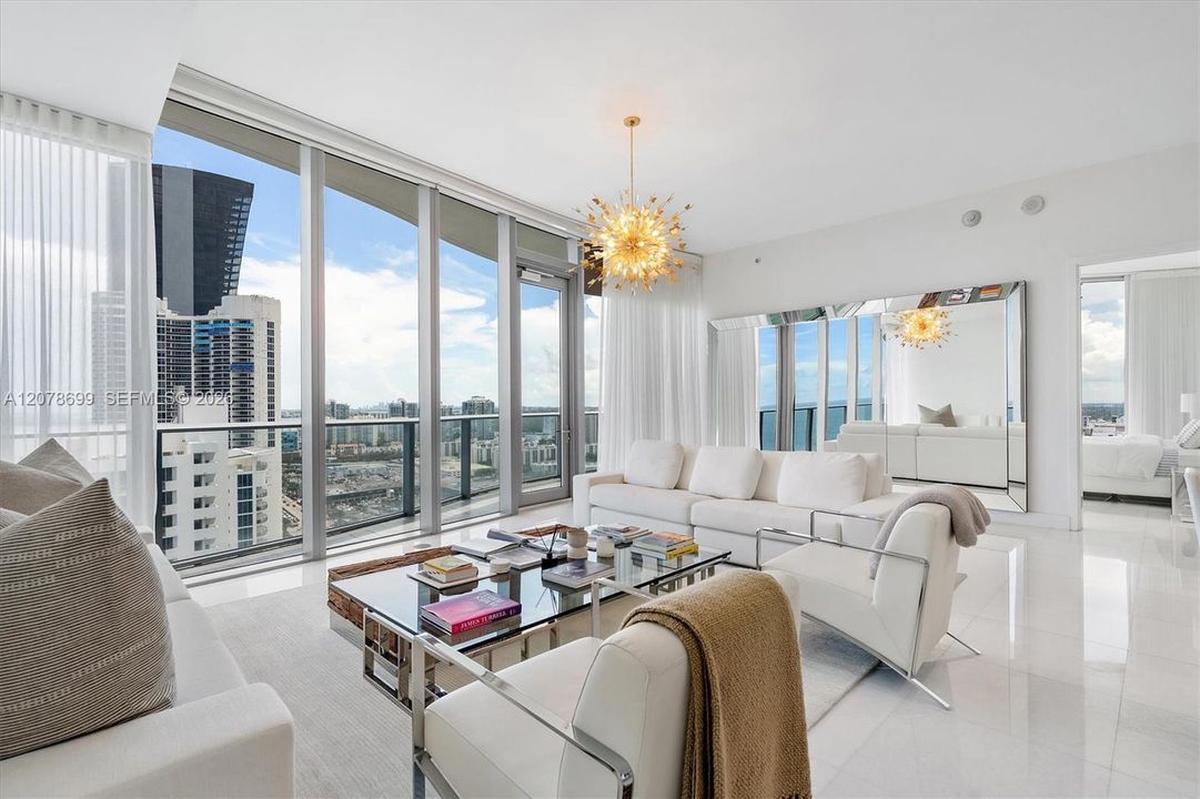 En Venta: $2,899,000 (2 camas, 3 baños, 2070 Pies cuadrados)