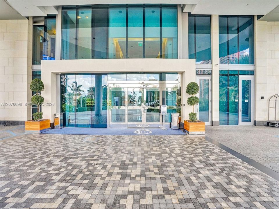 En Venta: $2,899,000 (2 camas, 3 baños, 2070 Pies cuadrados)
