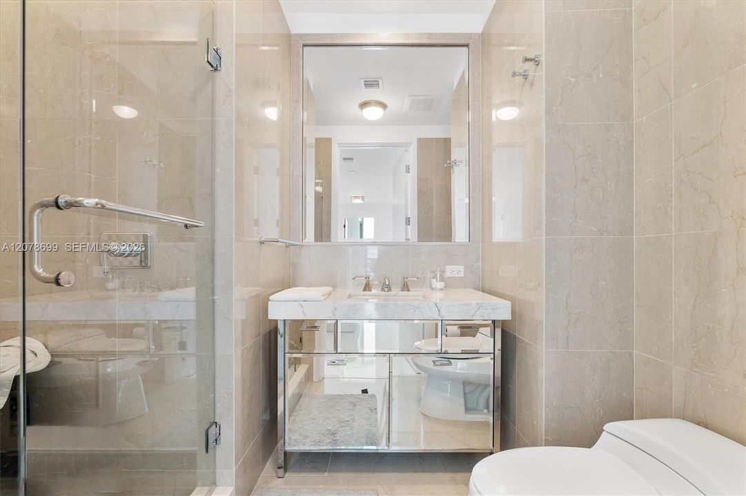 En Venta: $2,899,000 (2 camas, 3 baños, 2070 Pies cuadrados)