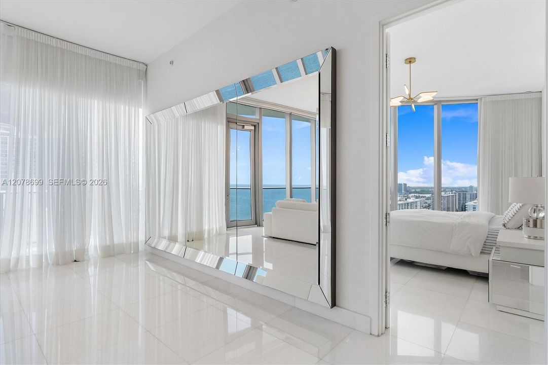 En Venta: $2,899,000 (2 camas, 3 baños, 2070 Pies cuadrados)