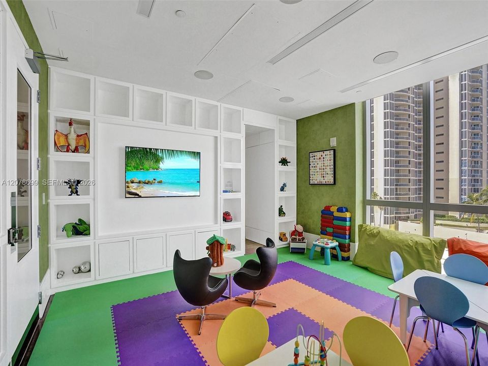 En Venta: $2,899,000 (2 camas, 3 baños, 2070 Pies cuadrados)