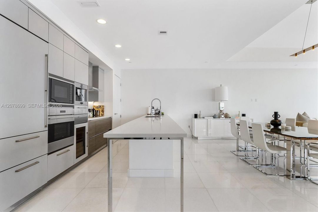 En Venta: $2,899,000 (2 camas, 3 baños, 2070 Pies cuadrados)