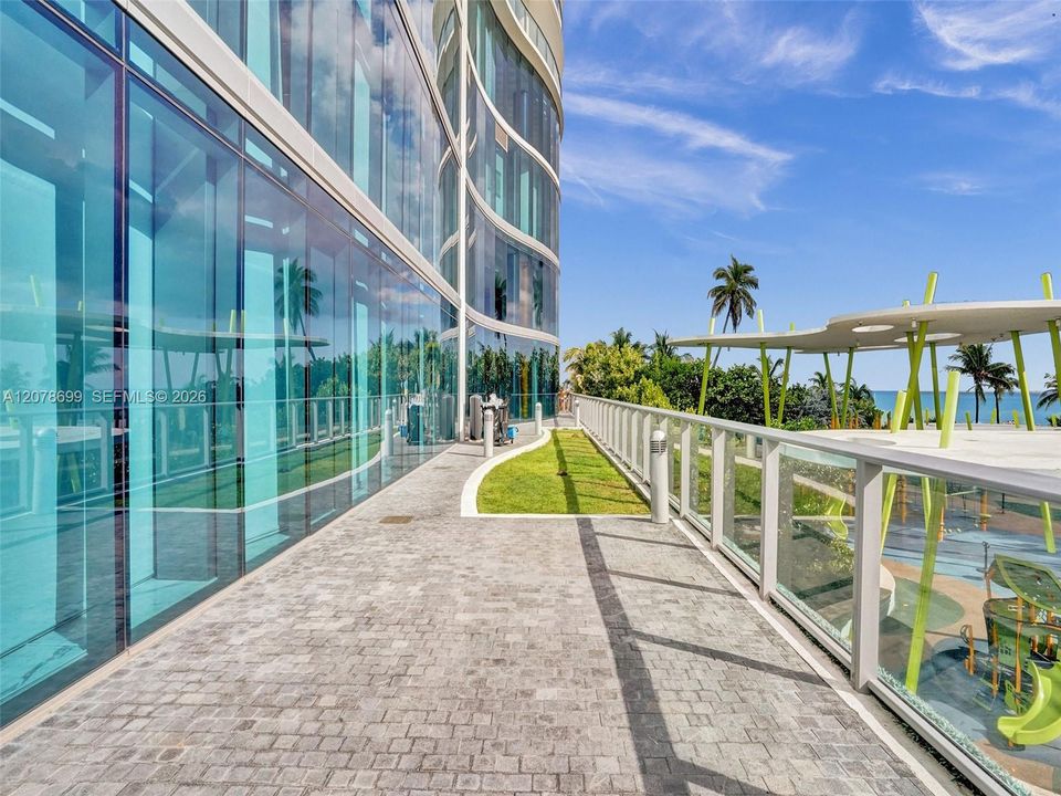 En Venta: $2,899,000 (2 camas, 3 baños, 2070 Pies cuadrados)