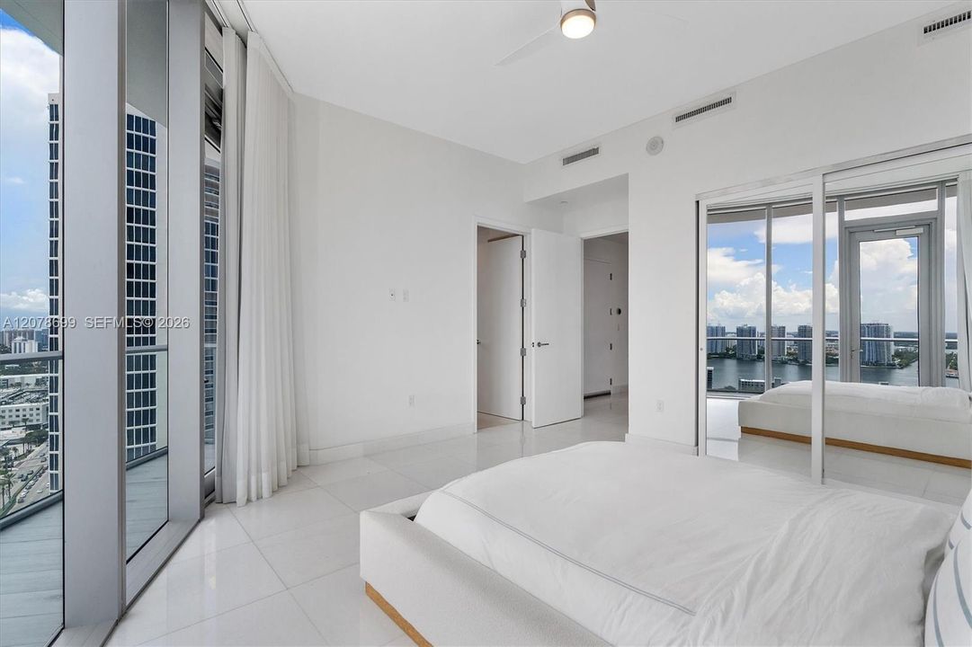 En Venta: $2,899,000 (2 camas, 3 baños, 2070 Pies cuadrados)