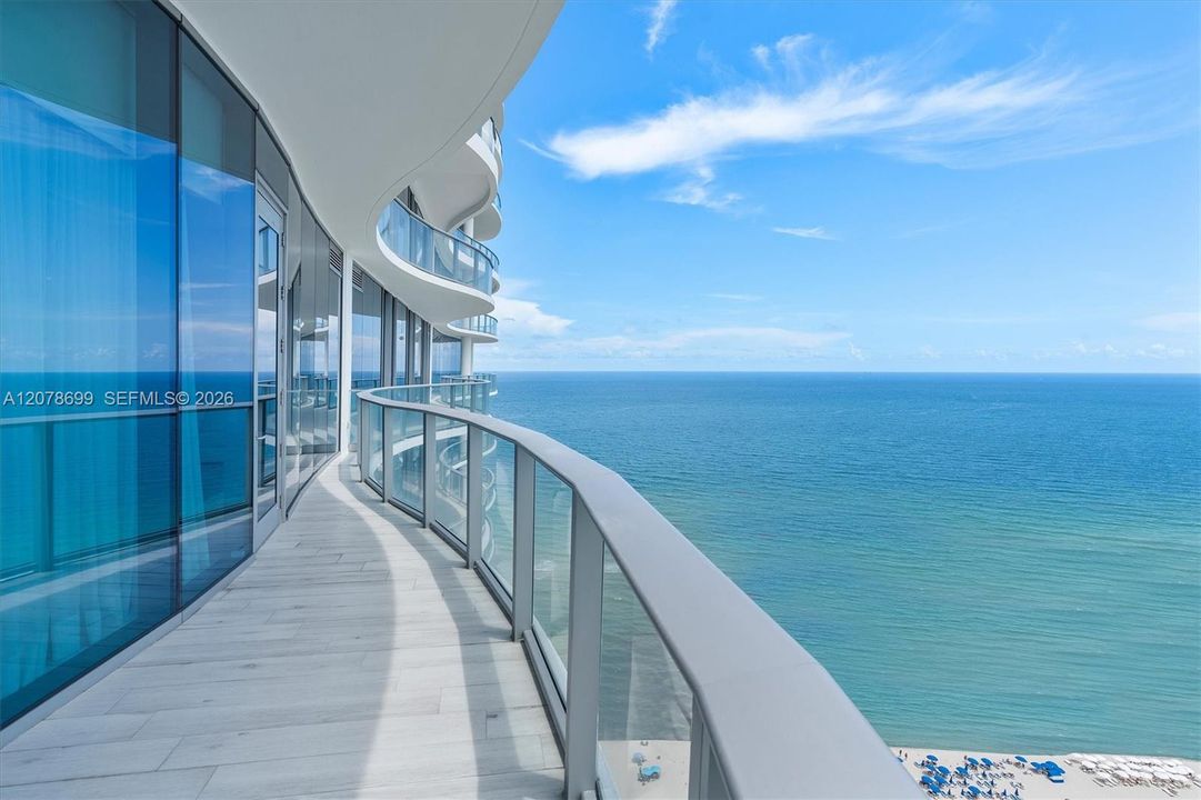 En Venta: $2,899,000 (2 camas, 3 baños, 2070 Pies cuadrados)