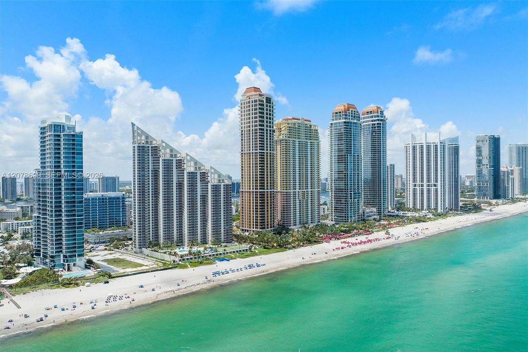 En Venta: $2,899,000 (2 camas, 3 baños, 2070 Pies cuadrados)