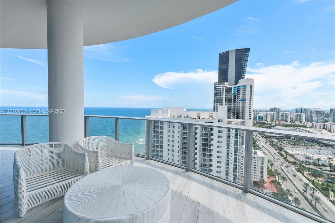 En Venta: $2,899,000 (2 camas, 3 baños, 2070 Pies cuadrados)