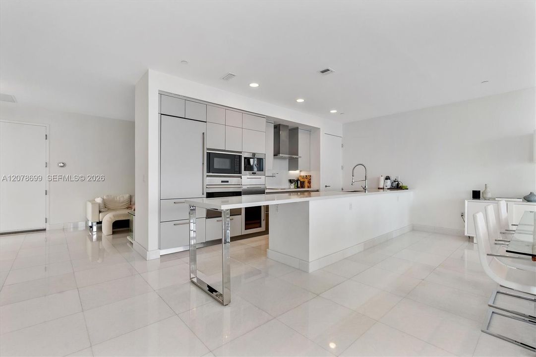 En Venta: $2,899,000 (2 camas, 3 baños, 2070 Pies cuadrados)
