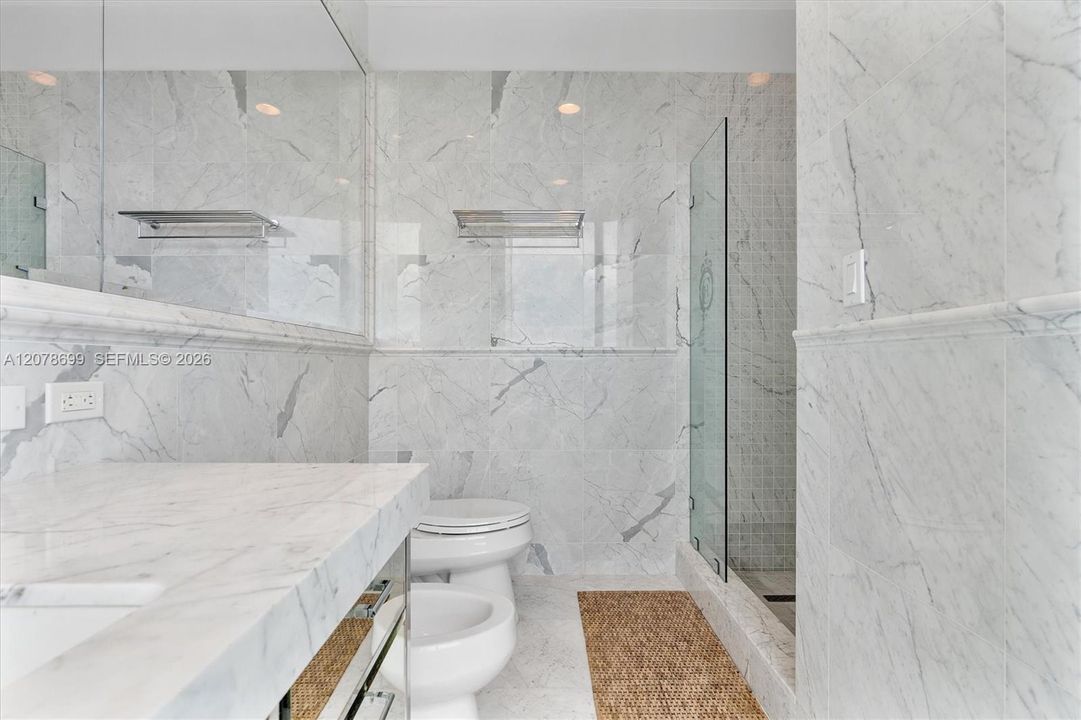 En Venta: $2,899,000 (2 camas, 3 baños, 2070 Pies cuadrados)