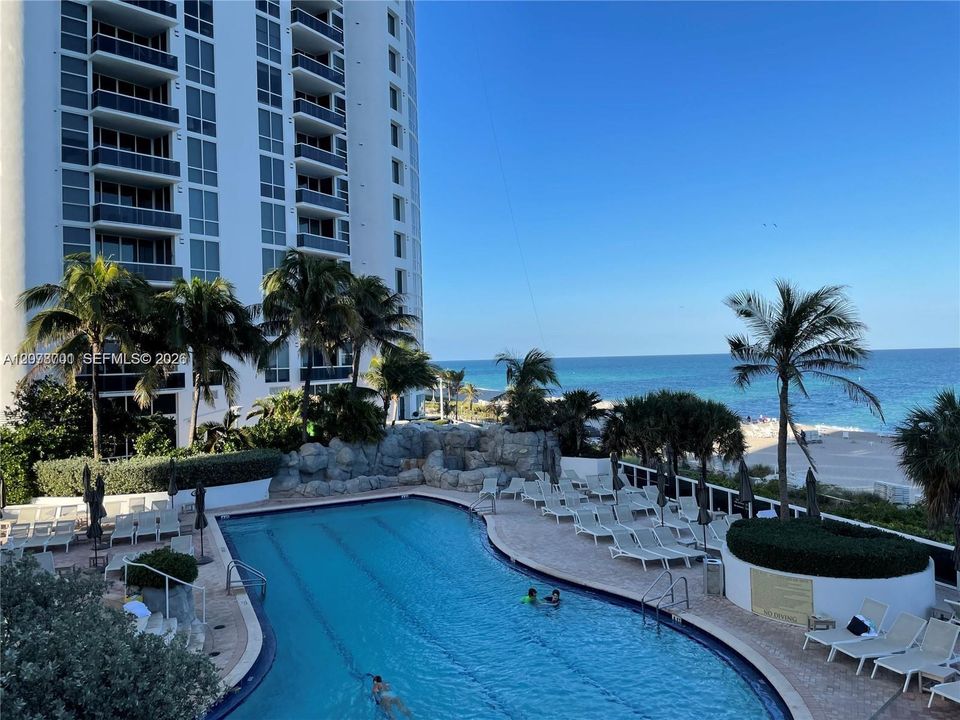 For Sale: $257,000 (0 beds, 1 baths, 664 Square Feet)