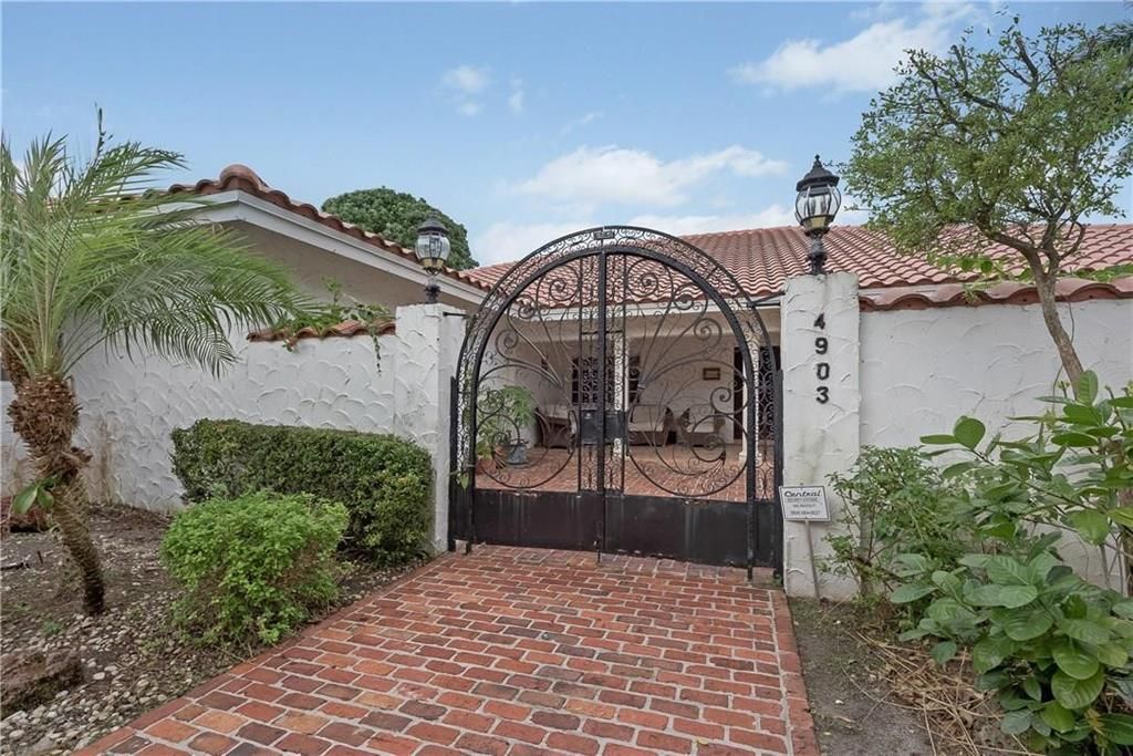 4903 woodlands 1