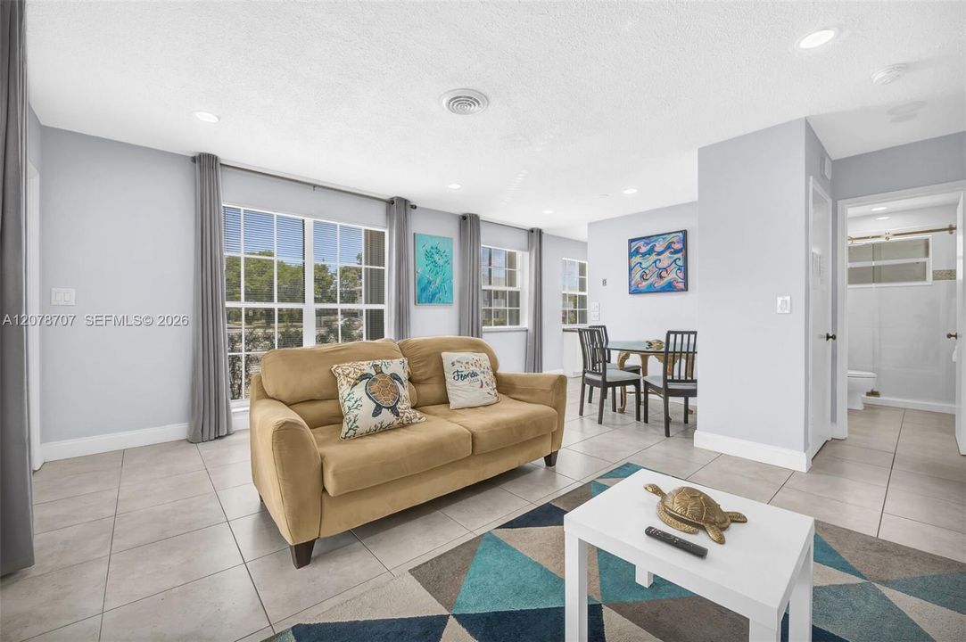 For Rent: $1,900 (1 beds, 1 baths, 2500 Square Feet)