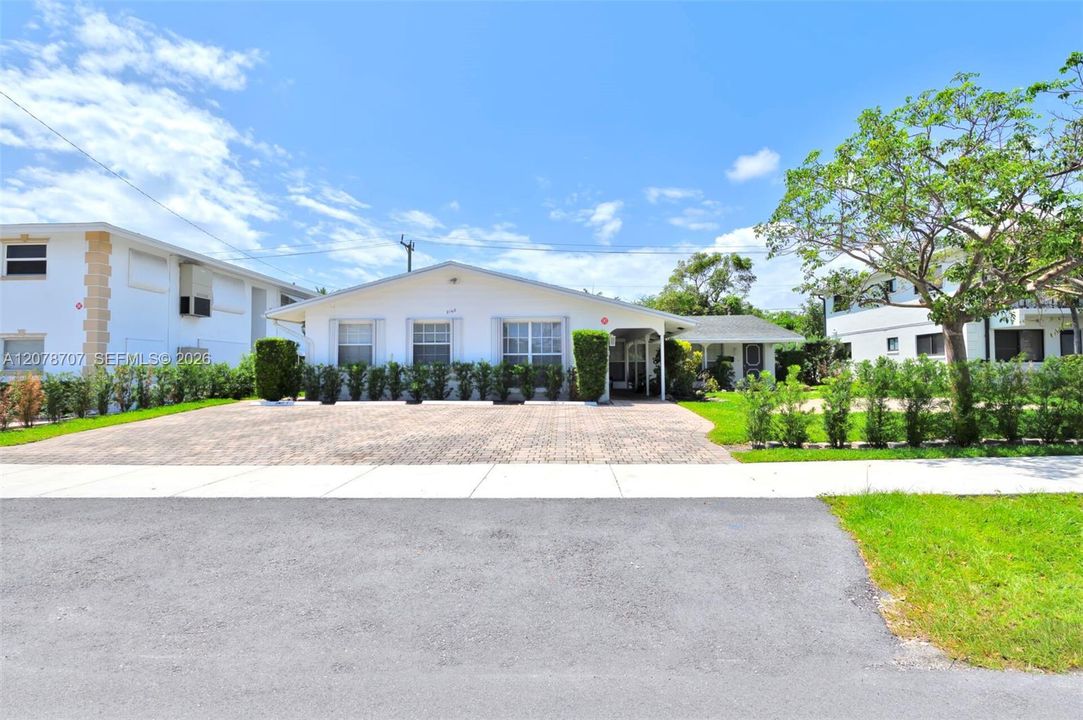 For Rent: $1,900 (1 beds, 1 baths, 2500 Square Feet)
