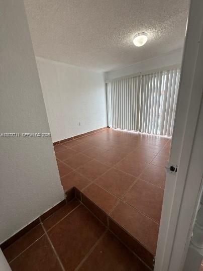 В аренду: $1,800 (2 спален, 1 ванн, 737 Квадратных фут)