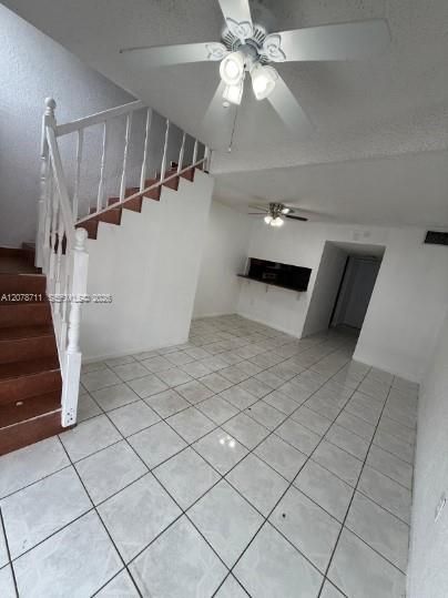 В аренду: $1,800 (2 спален, 1 ванн, 737 Квадратных фут)