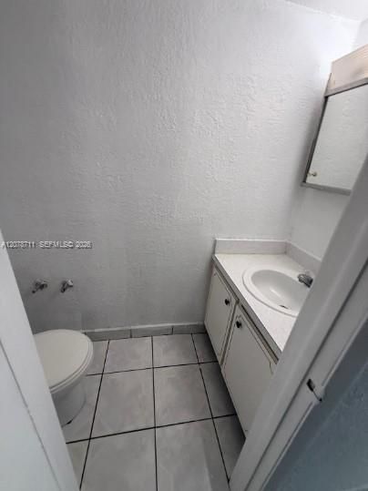 В аренду: $1,800 (2 спален, 1 ванн, 737 Квадратных фут)